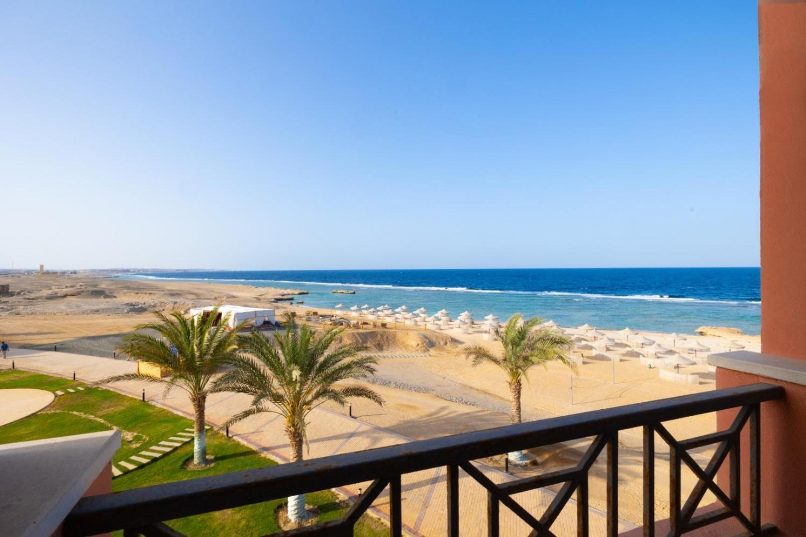 Oyster Bay Beach Resort Abu Dabbab Exterior photo