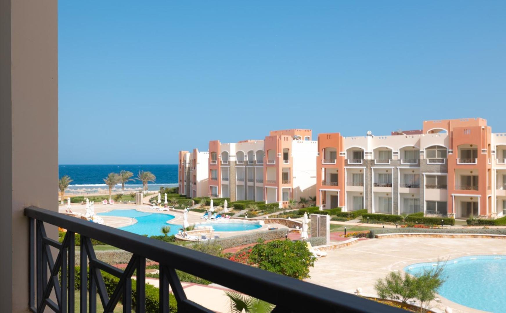 Oyster Bay Beach Resort Abu Dabbab Exterior photo