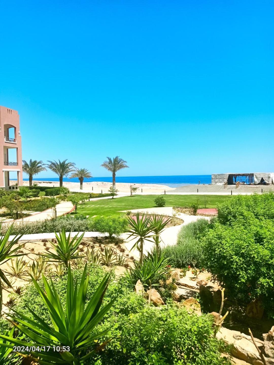 Oyster Bay Beach Resort Abu Dabbab Exterior photo