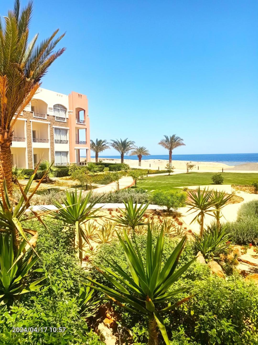 Oyster Bay Beach Resort Abu Dabbab Exterior photo